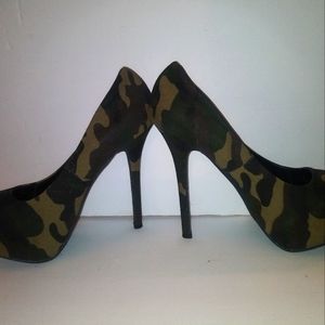 Camaflague Stiletto Shoes.
